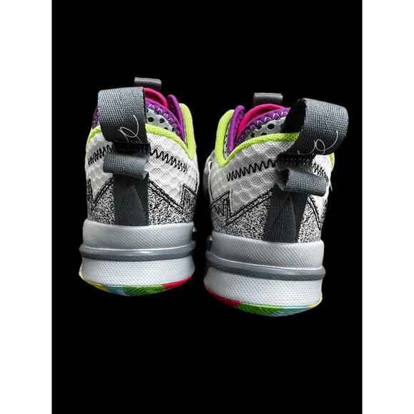 Nike
Jordan Russell Westbrook "Why Not?" Zer0.3 
White-Cool Grey 
Size 8 - Picture 7 of 16